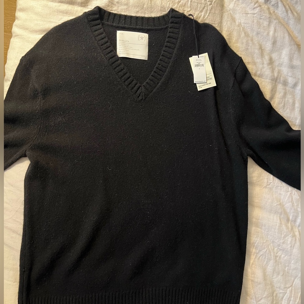 Banana Republic Cashmere V-neck Sweater (never used w tags!!)